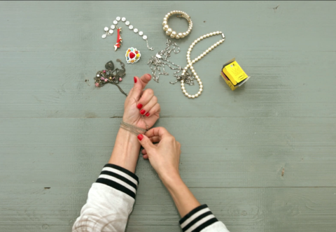 Zlepšovák: Ako zapnúť náramok jednou rukou