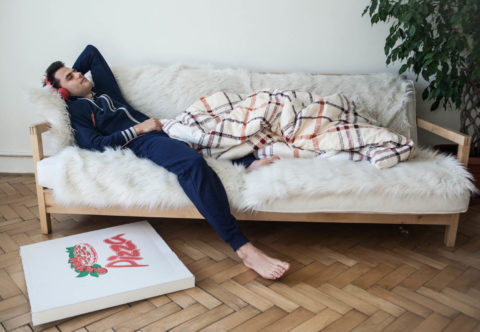 V čom by podľa žien mali muži spávať?