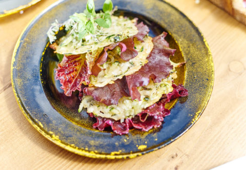 Cuketové placky s parmezánom a bylinkami