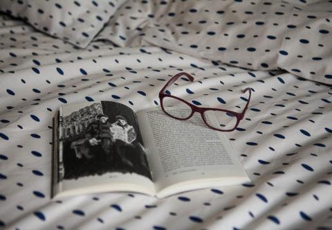 Ako čítať v posteli a nepokaziť si oči