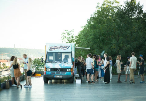 Ako pripraviť grilovanie pre partiu priateľov