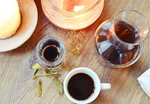 Zimné kávové drinky od barmanky