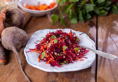 Šalát zo surovej cvikly a mrkvy