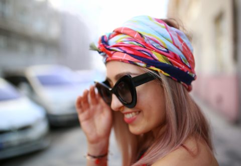 Oživte svoj outfit farebnou šatkou