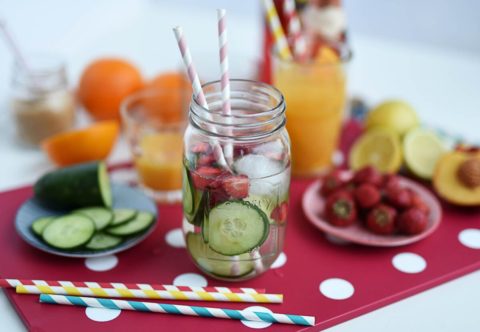 Ovocné drinky, ktoré nesmú chýbať na žiadnej letnej párty