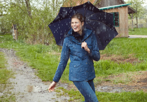 3 dôvody, prečo si myslím, že ženám dážď pristane