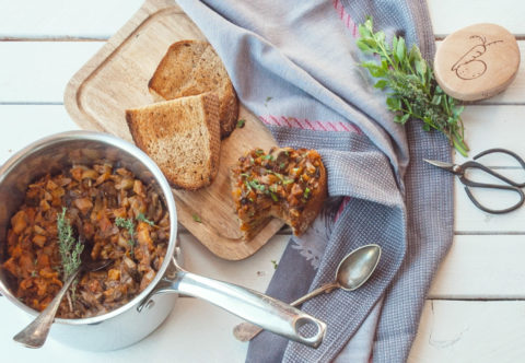 Z lásky k detstvu: hríbové ragú s pečenou paprikou