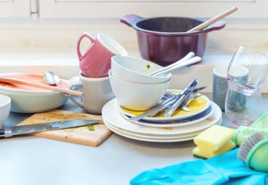 9 vecí, ktoré podľa svokry robím zle, keď umývam riady ručne