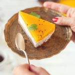 Svieži letný cheesecake s mangom