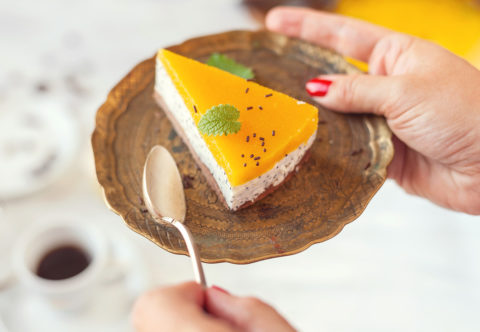 Svieži letný cheesecake s mangom