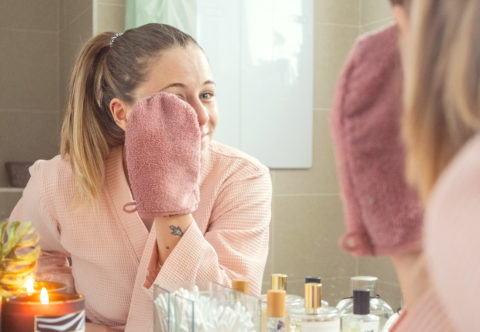 „Kúzelná“ rukavica, s ktorou si odlíčim tvár len s pomocou obyčajnej vody