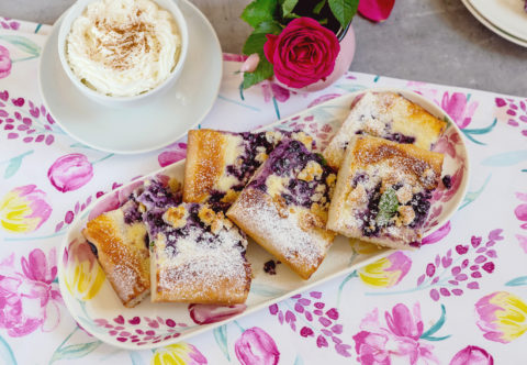 Kysnutý čučoriedkový koláč v zdravšej verzii a šesť druhov mrveničky