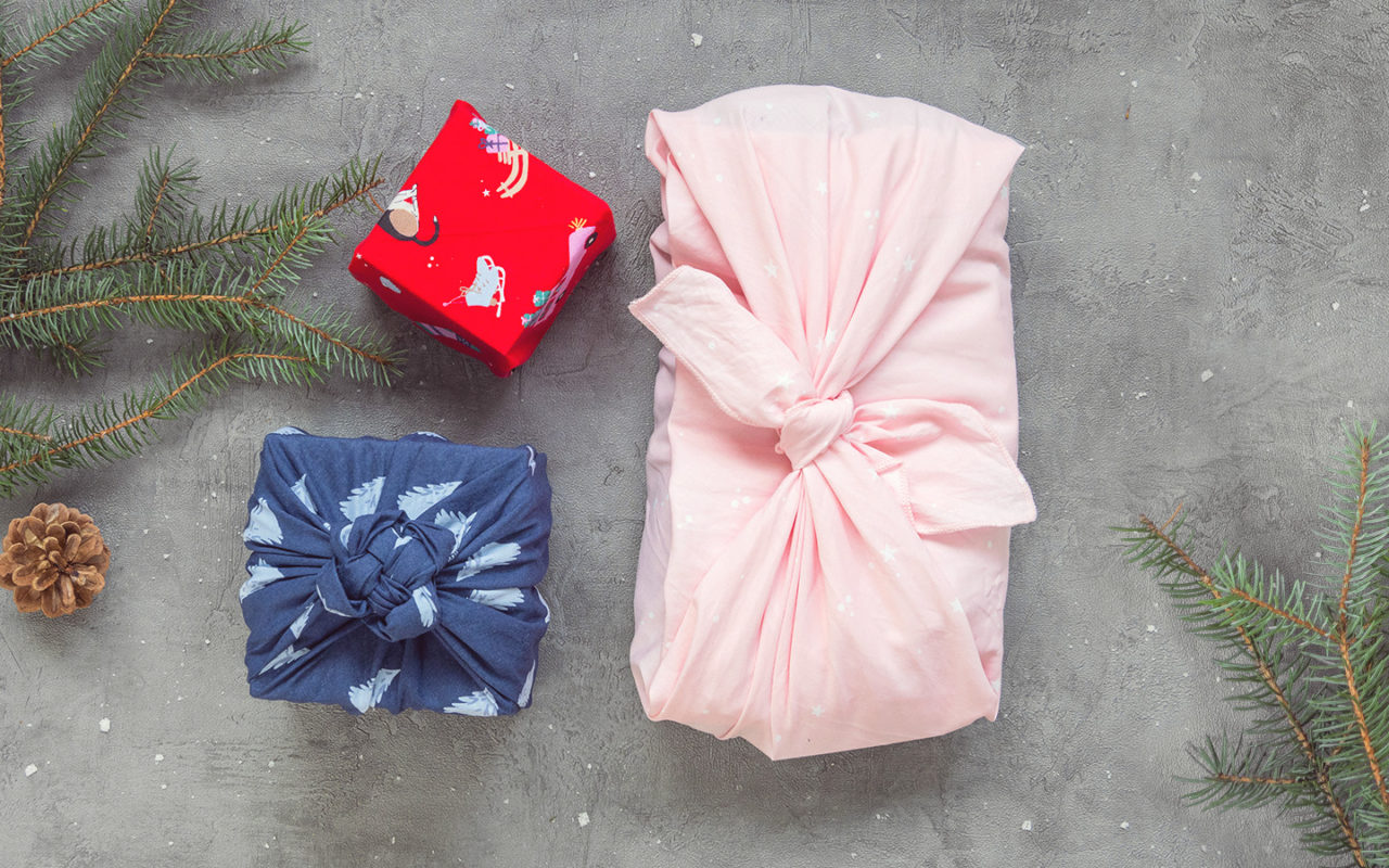 5 návodov na balenie darčekov do šatiek podľa japonskej techniky furoshiki