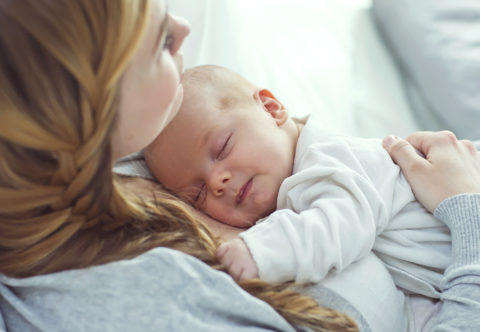 5 mýtov o dojčení, ktoré si často odnášame už z pôrodnice a môžu pekne potrápiť
