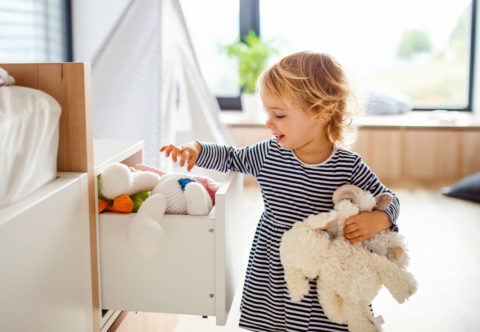Zapojte svoje ratolesti do domácich prác hravo! Tri tipy, ktoré vám pomôžu s nastavovaním pravidiel