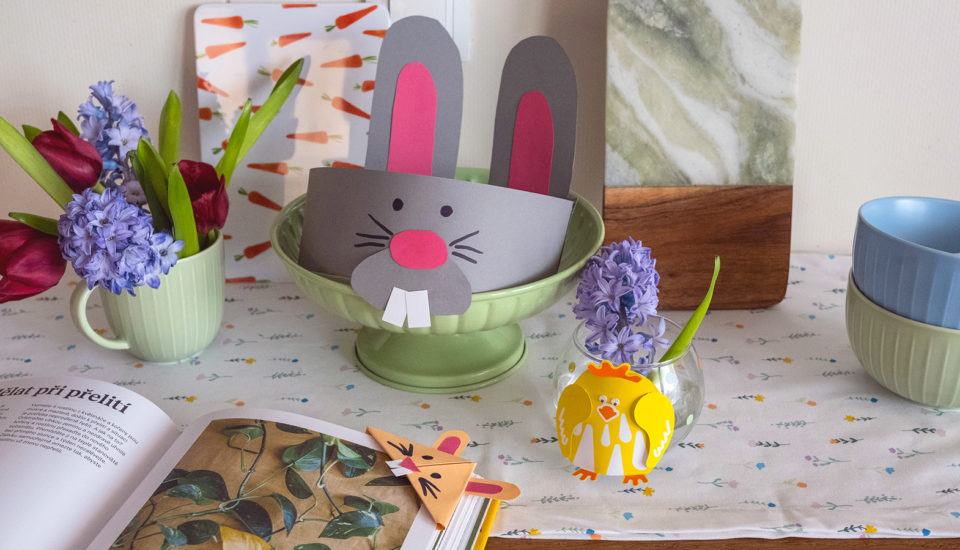 Veľkonočné DIY s deťmi: Veselá čelenka, váza ako kura a záložka do knižky so zajačími uškami