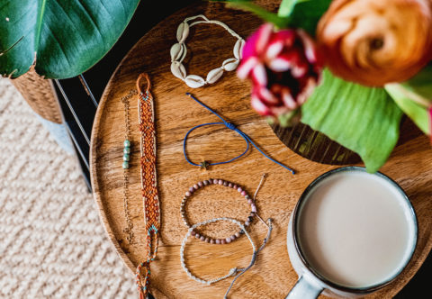 Náramky priateľstva poznáme z detstva a teraz sú zase v kurze!