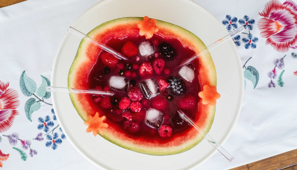 Efektný drink na leto: Sangria servírovaná v melóne!