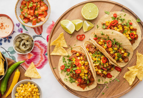 Recept na domáce tacos, vrátane návodu na prípravu kukuričných placiek