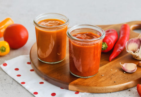 Recept na domácu BBQ omáčku. Hodí sa na mäso aj do dipu k pečenej zelenine