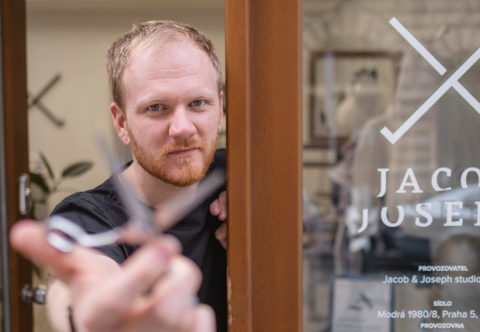 Rozhovor s kaderníkom (nielen) o najčastejších mýtoch okolo vlasov