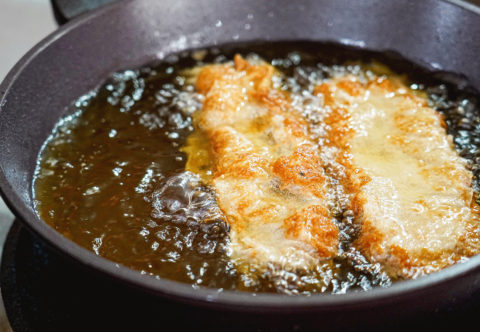 Aby po vyprážaní kapra nezostal len upchatý odtok, likvidujeme olej ekologicky. Je to ľahké!