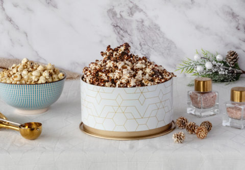 Recepty na domáci ochutený popcorn: Syrový, karamelový a veľa ďalších