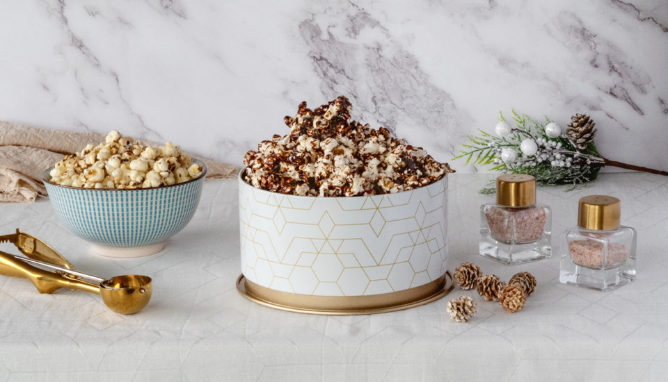 Recepty na domáci ochutený popcorn: Syrový, karamelový a veľa ďalších