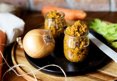 Tri recepty na domáce zmesi korenia a zeleninový koncentrát do polievok a omáčok