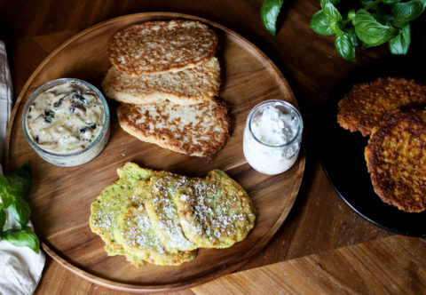 Tri verzie zemiakových placiek: S hríbovou omáčkou, s parmezánom a batatové s mrkvou