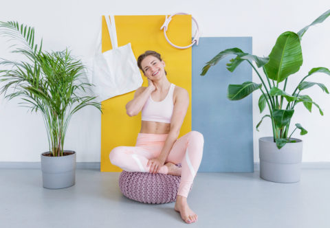 Trávite veľa času pri telefóne a bolí vás z toho krk? Ukážem vám, ako to napraviť