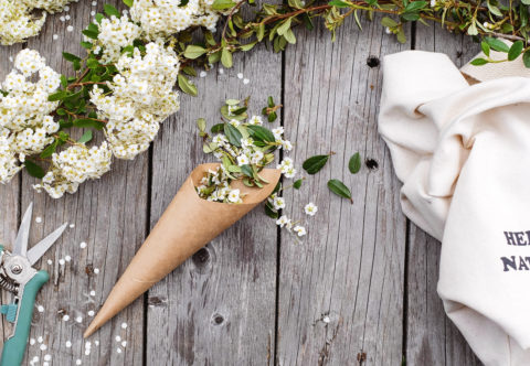 Lámala som si hlavu nad tým, čím na svadbe nahradiť kupované konfety a ryžu. Moje tipy a návod na kornútiky