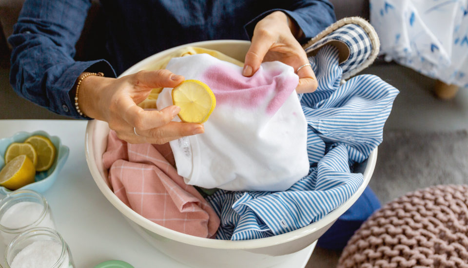 Pustila som sa do testovania: Fungujú babské rady na pranie bielizne bez chémie?