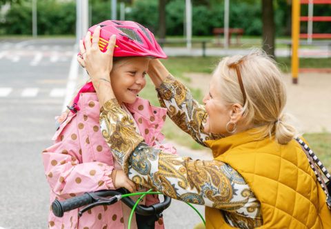Ako sme vyberali detskú prilbu na bicykel: Štítok áno, samolepky nie!