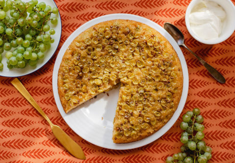 Vyskúšajte tepelne upravené hrozno: Recept na karamelový obrátený koláč