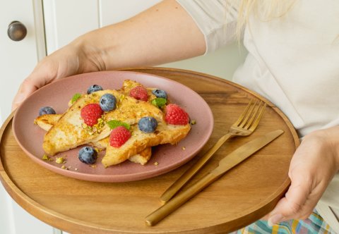 Jesenný raňajkový francúzsky toast s vanilkovou omáčkou, ktorý si robíme na víkendové raňajky