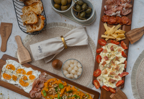 Nátierky netradične: Nenatieram ich na pečivo, servírujem nazdobené na doske!