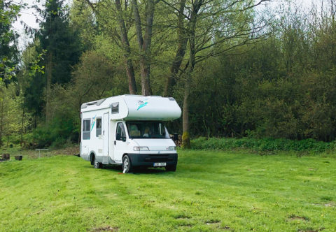 Vyrazte na dovolenku obytniakom: Bude vám vyhovovať karavan, dodávka alebo klasické obytné auto?