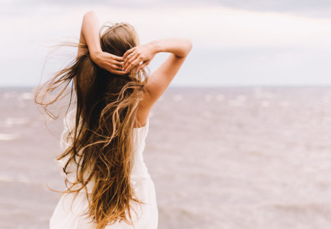 Kaderníčka radí: Ako skamarátiť vlasy so slnkom, morom aj s bazénom?