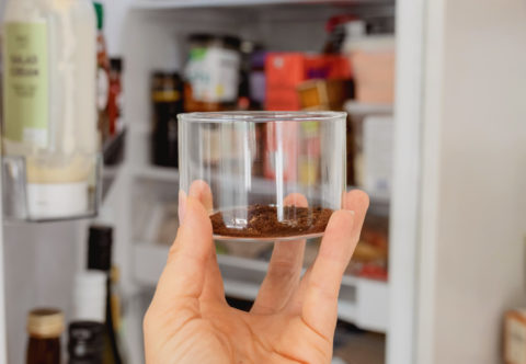 5 vyskúšaných tipov, ako využiť kávovú usadeninu pri upratovaní domácnosti