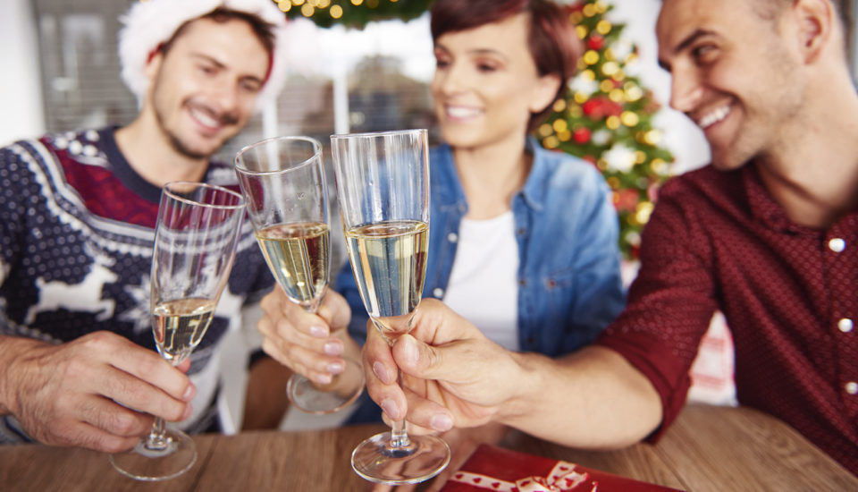 5 tipov na vianočné a hravé obdarovávanie medzi priateľmi a kolegami, ktoré nás nezruinujú, ale pobavia