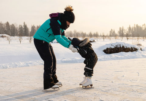 Obrňte sa trpezlivosťou, zbaľte desiatu a vyrazte s deťmi na ľad