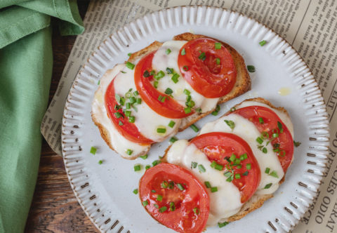 3 tipy, s ktorými aj obyčajné hrianky premeníte na chrumkavé nebo na večeru