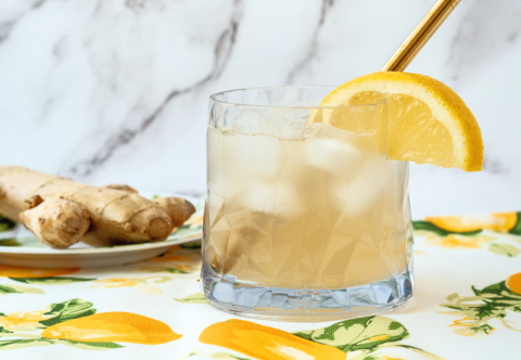 Perfektné do koktailov, do omáčok aj len tak na ľade! Urobte si doma fermentované zázvorové pivo