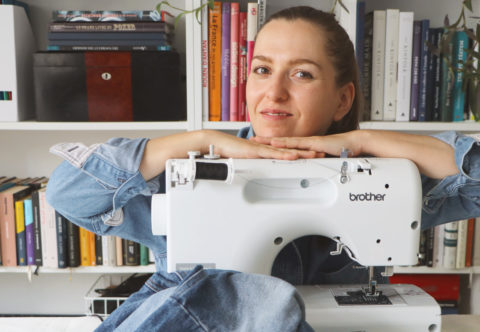 Upcycling: Zo starých džínsov nové kúsky na seba aj do domácnosti