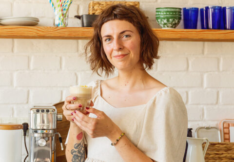 Pomarančové cortado: Pripravte si flat white Španielov s pár kvapkami slnka