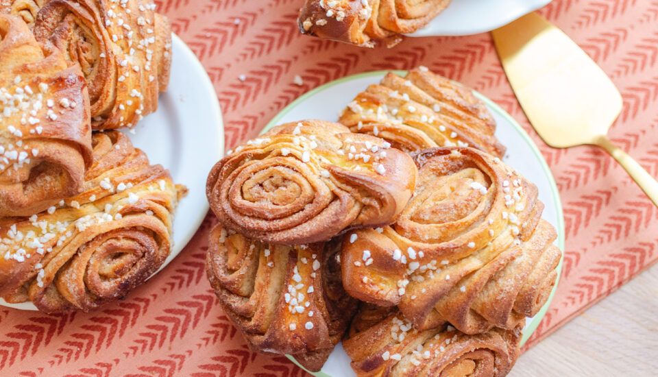 Máte radi škoricové slimáky? Skúste recept na fínske rolky korvapuusti!