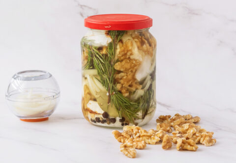 Zber vlašských orechov: Ako ich správne zbierať a spracovať, aby vám vydržali celý rok