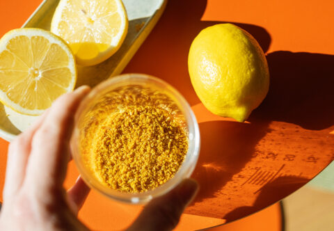 Z prebytku citrónových šupiek robím citrónový prášok. Čo to je a ako ho využiť?
