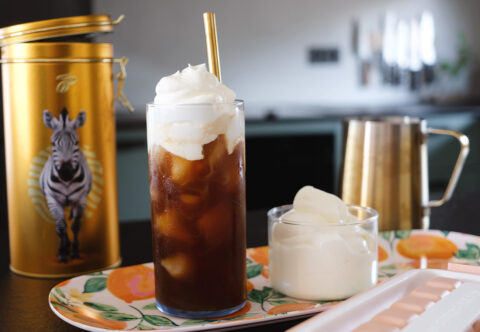 Ľadová káva so šľahanou penou zo smotanového syra? Vyskúšala som, ako chutí
